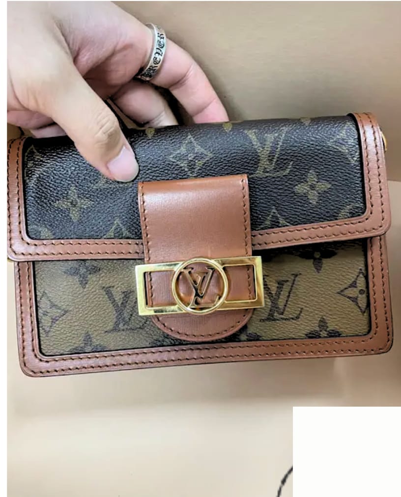 루이비통 로고 확대 감정 사진